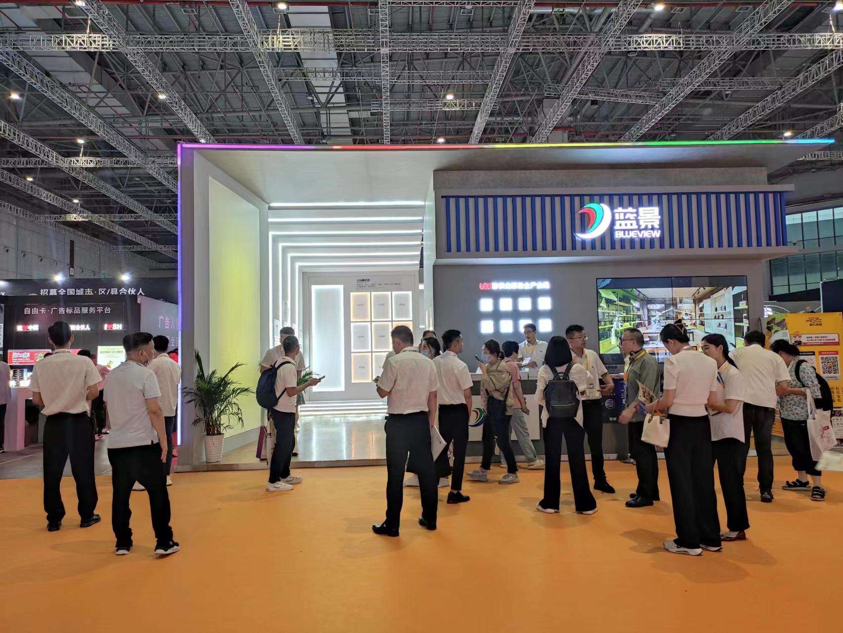 三十，出发下一站|蓝景双展位荣耀绽放上海国际广印展！